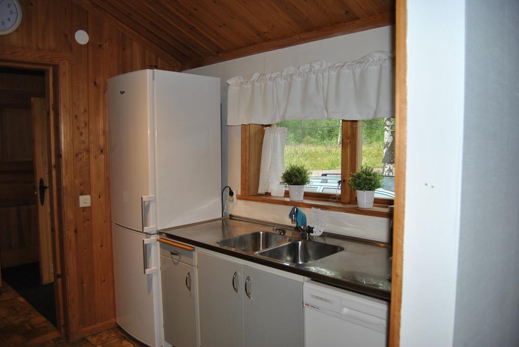 Orsastuguthyrning-Hoeglunda Habitación foto