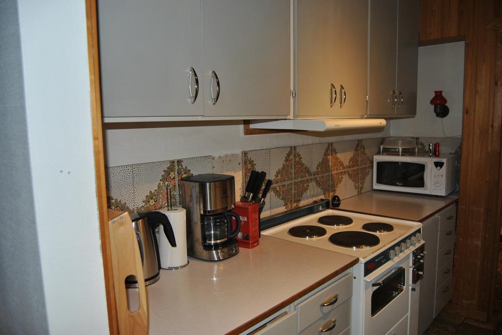 Orsastuguthyrning-Hoeglunda Habitación foto